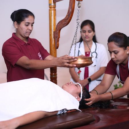 Отель Tapasya Health & Wellness Jaysingpur Экстерьер фото
